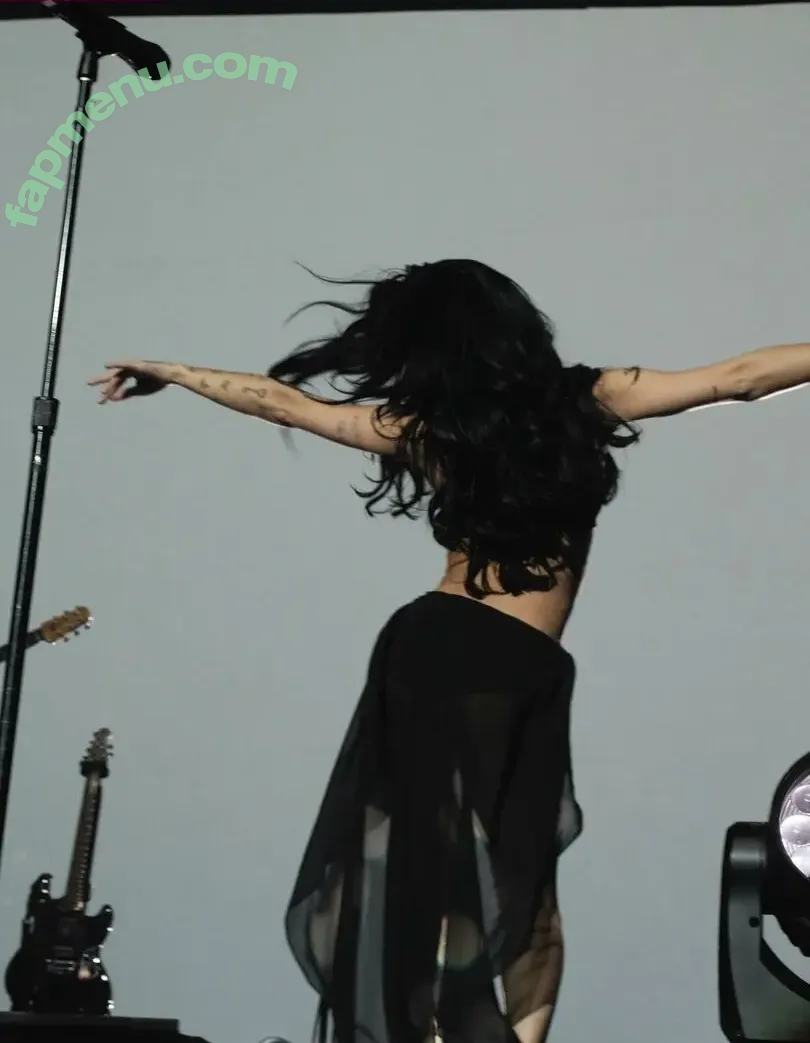 Nessa Barrett nude photo #0452 (moonologues / nessabarrett)