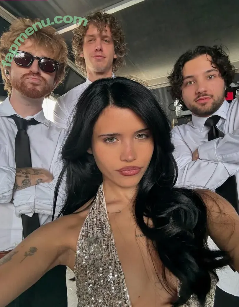 Nessa Barrett nude photo #0457 (moonologues / nessabarrett)