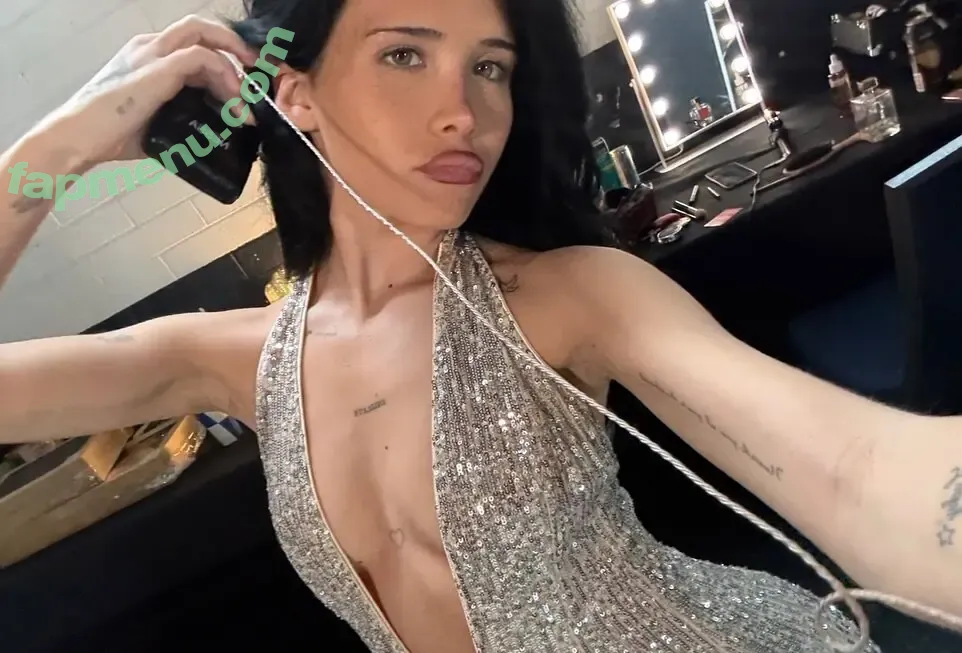 Nessa Barrett nude photo #0464 (moonologues / nessabarrett)