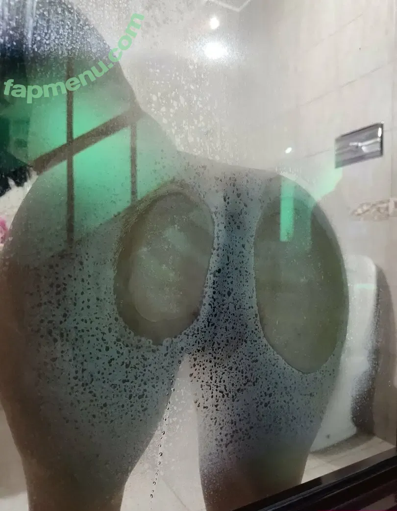 nessaaowo nude photo #0002 (nessaaowo)