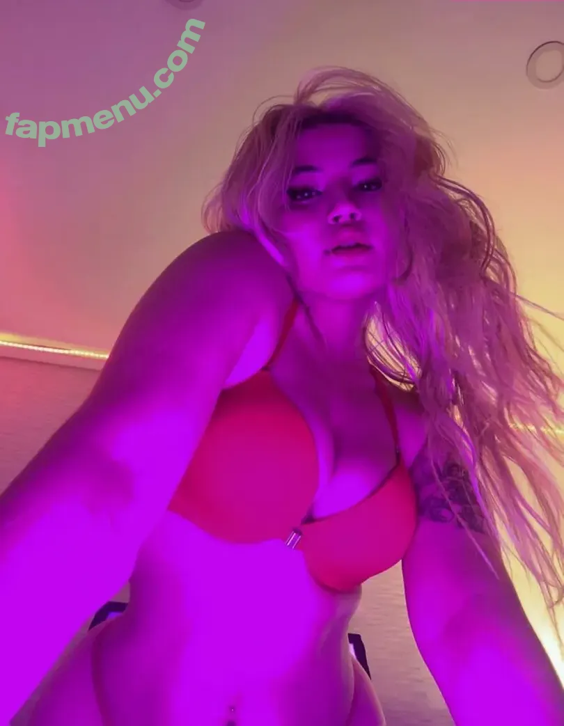 NetflixAndFill nude photo #0001 (netflixandfill_)