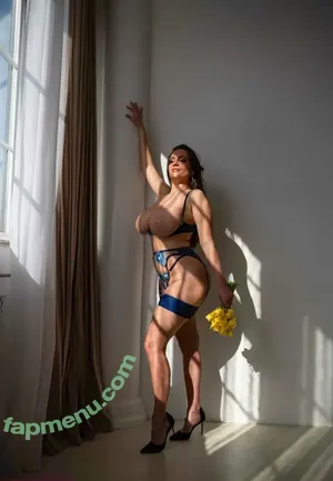 Nettyloveslife / nettyloveslife_official nude photo #0032