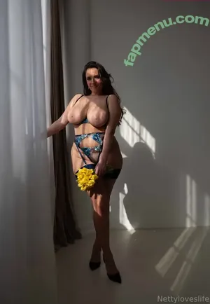 Nettyloveslife / nettyloveslife_official nude photo #0057