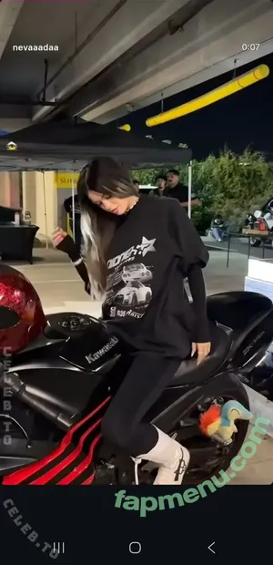 Nevaaadaa / nevaaadaaa nude photo #0215