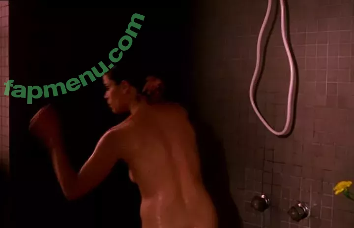 Neve Campbell nude photo #0002 (nevecampbell)