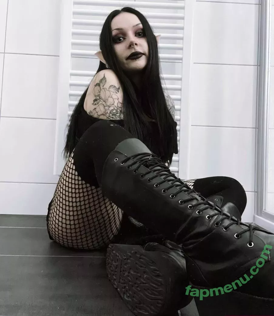 NevernaNoir nude photo #0022 (Mygothpersonality)