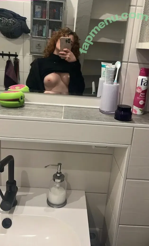 Nexeyredfox nude photo #0003 (nele.alb_)