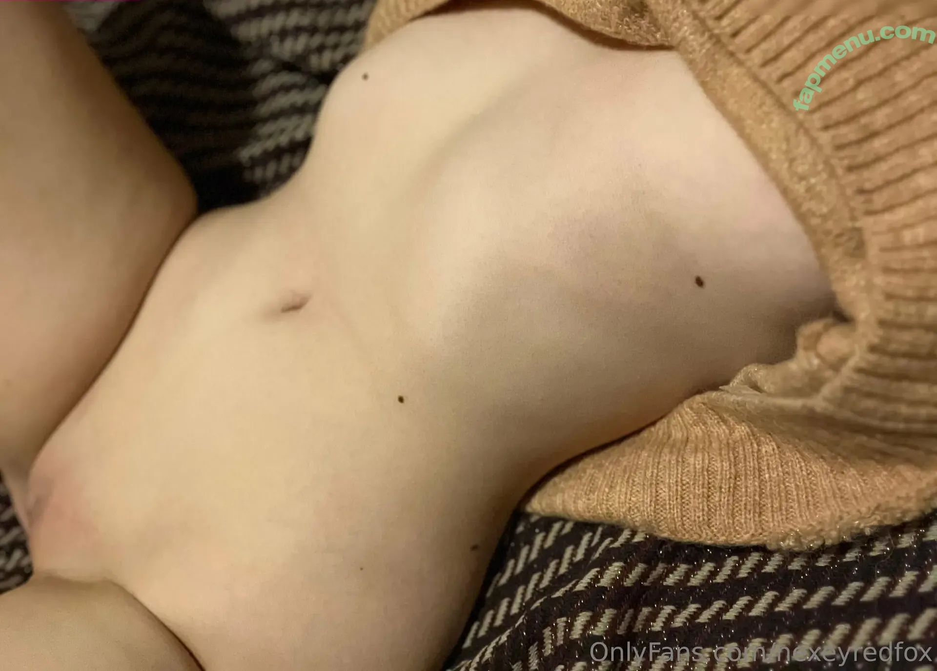 Nexeyredfox nude photo #0033 (nele.alb_)