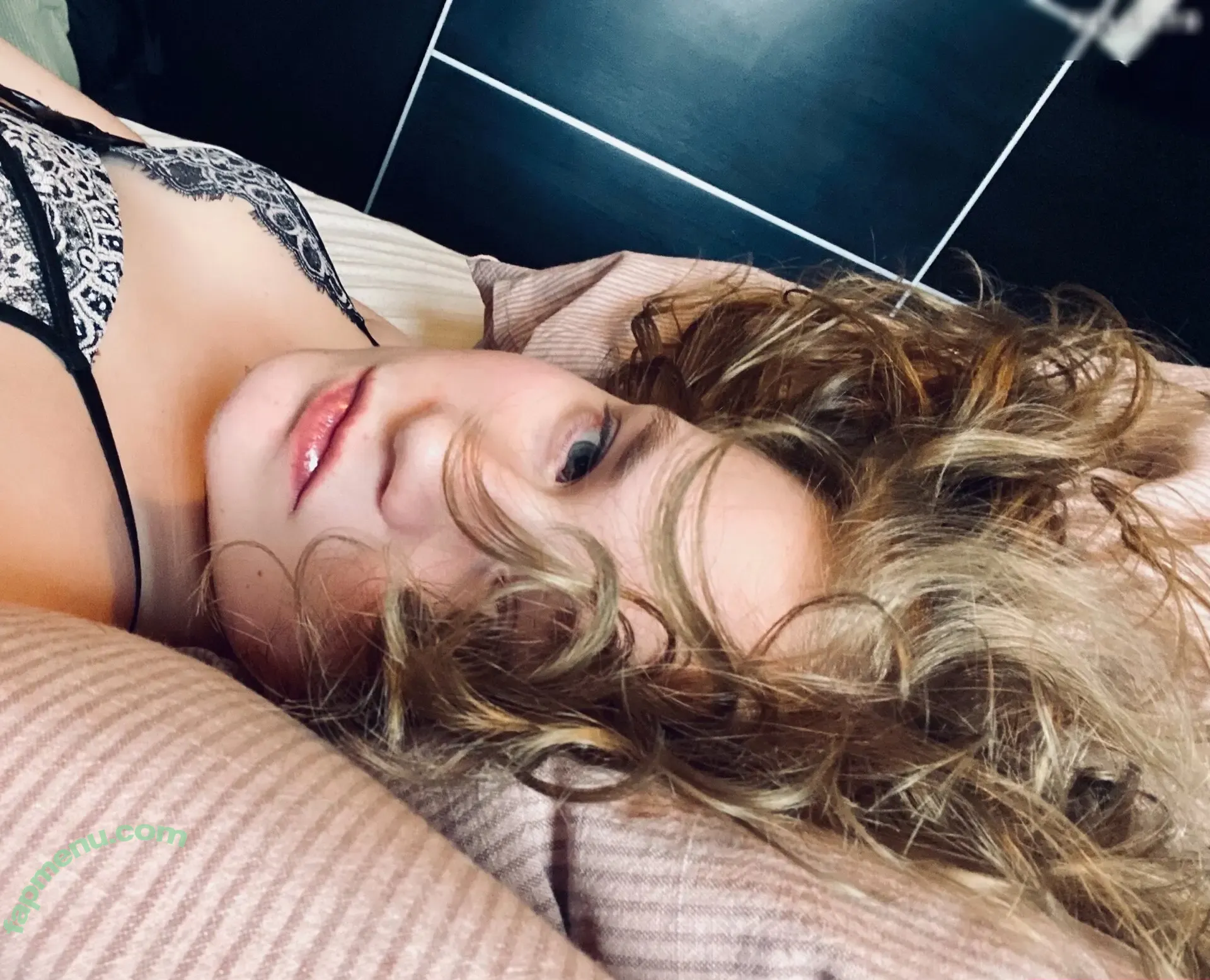 Nexeyredfox nude photo #0090 (nele.alb_)