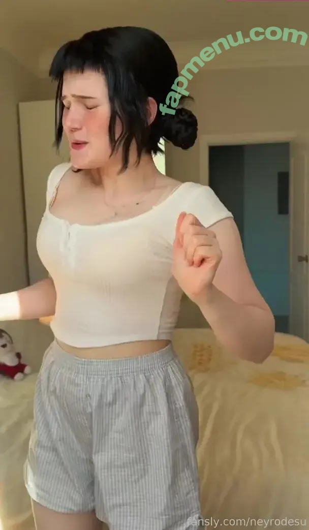 Neyrodesu nude photo #0022 (neyro_desu)