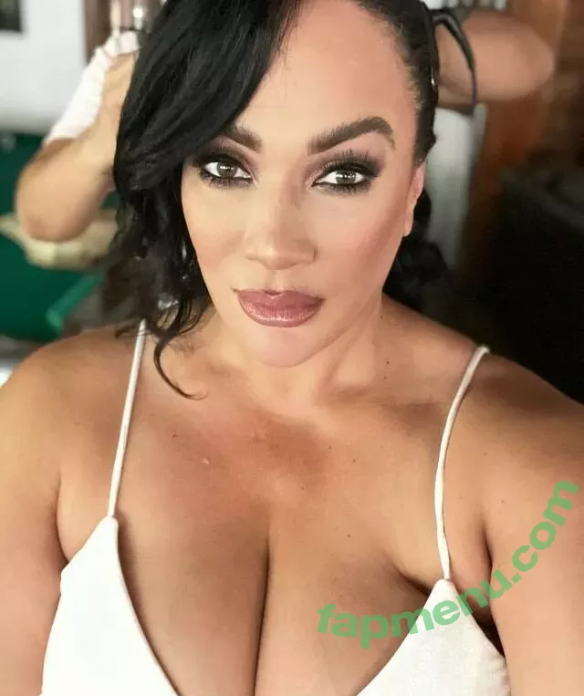 Nia Jax-Lina Fanene nude photo #0005 (LinaFanene)