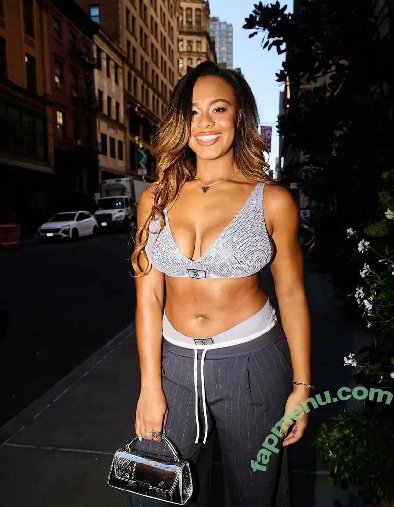 Nia Sioux nude photo #0188 (niasioux)