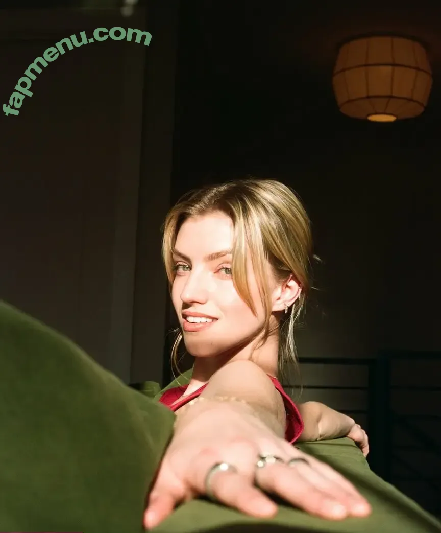 Niamh Adkins nude photo #0203 (niamhadkins)