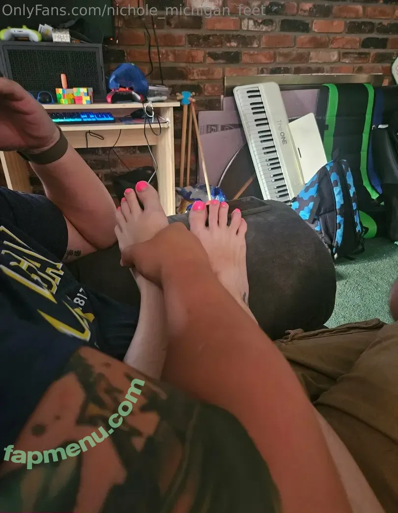 nichole_michigan_feet nude photo #0001 (nichole_mayer_)