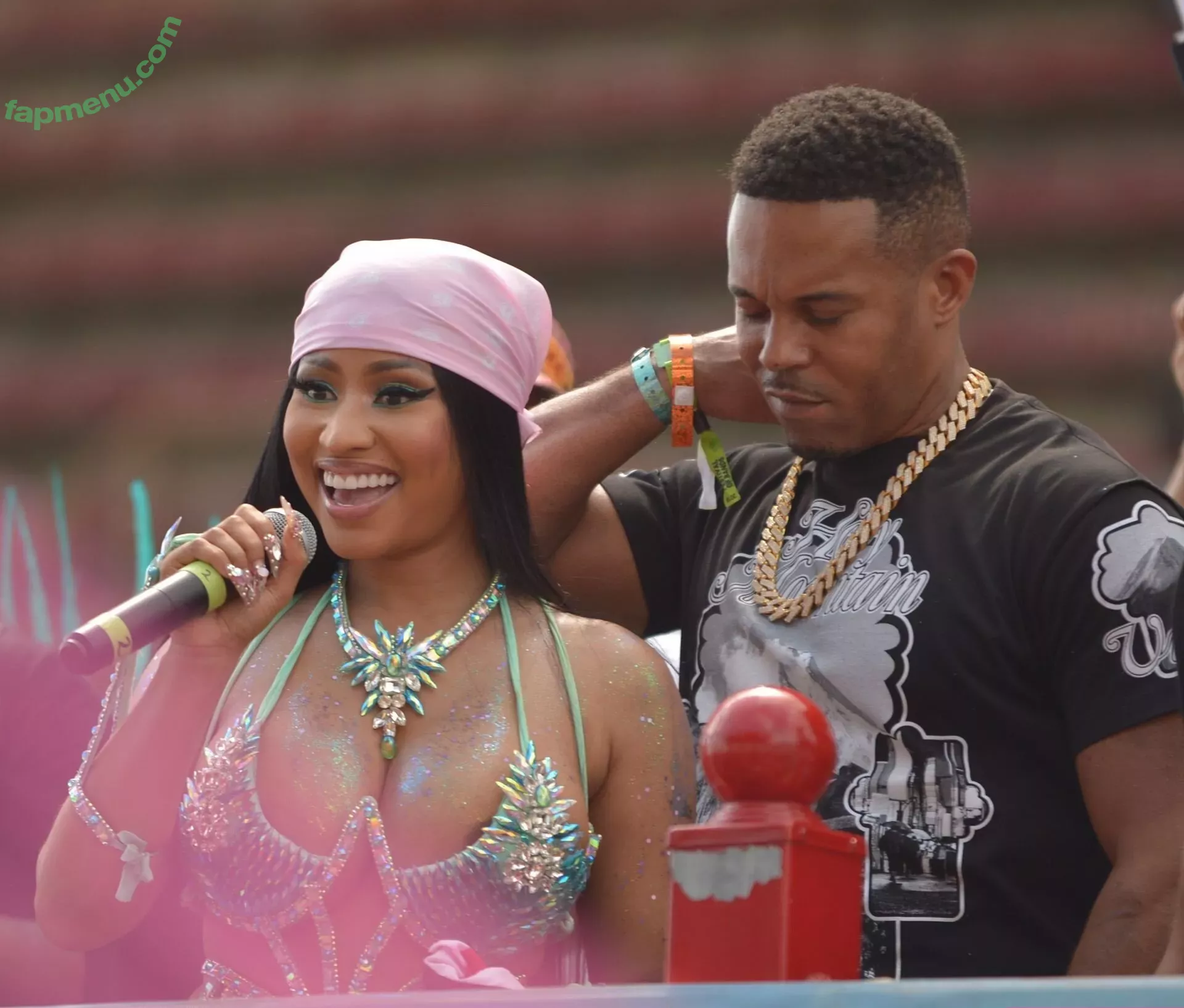 Nicki Minaj nude photo #0197 (nickiminaj)