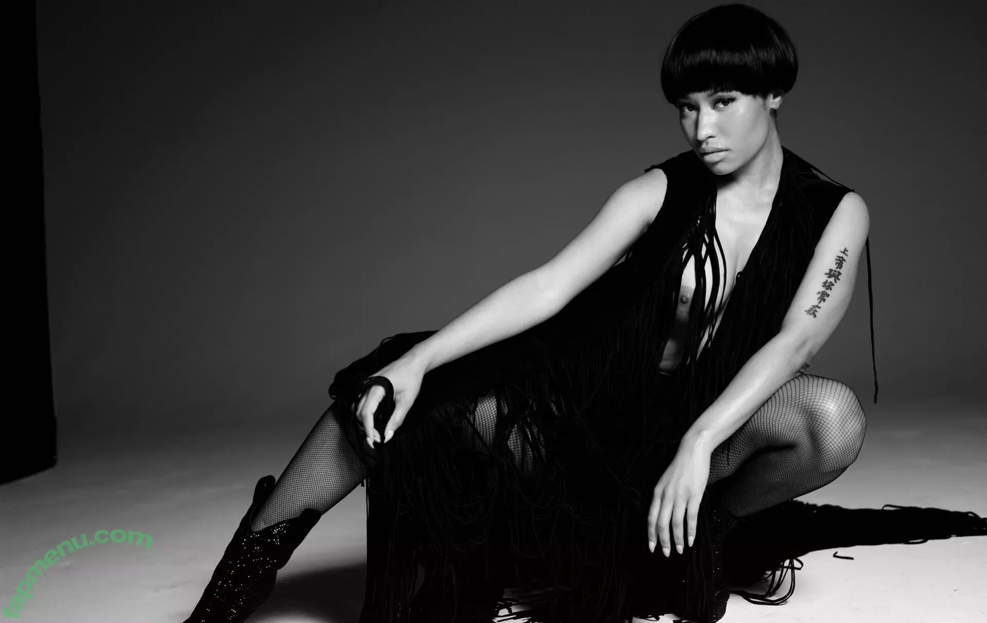 Nicki Minaj nude photo #0200 (nickiminaj)