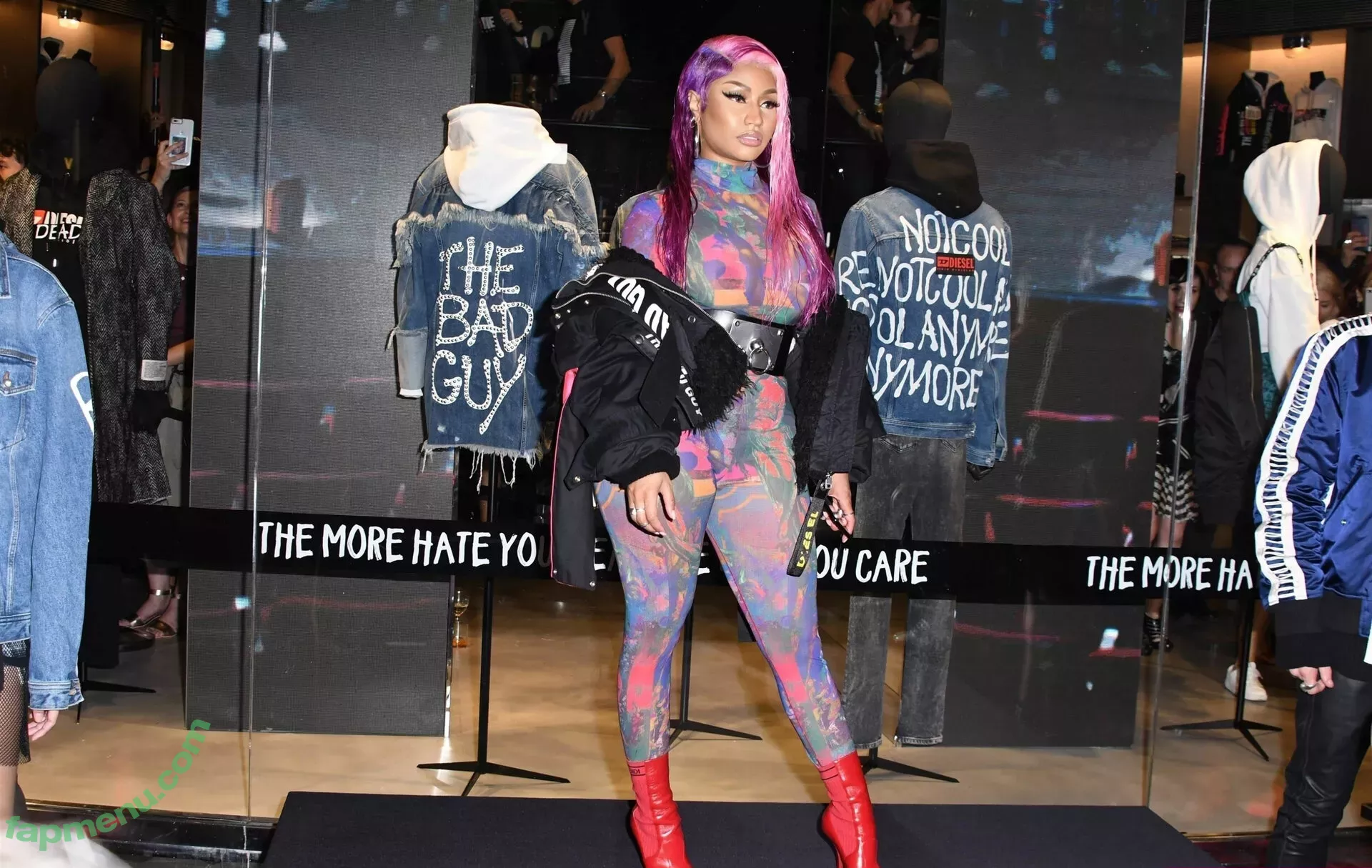 Nicki Minaj nude photo #0210 (nickiminaj)