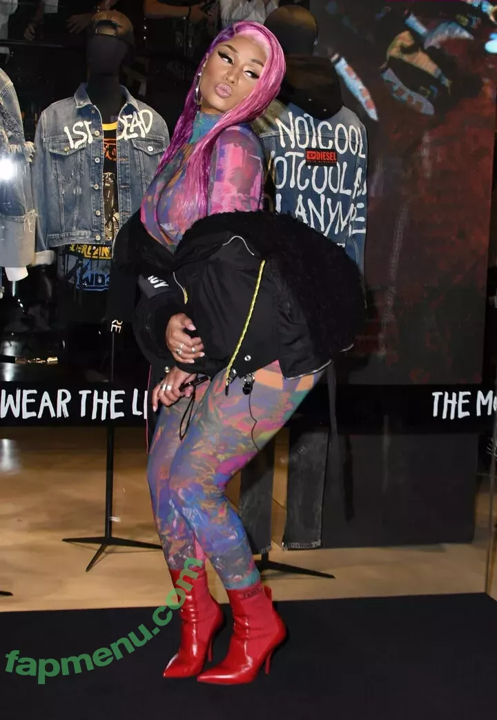 Nicki Minaj nude photo #0213 (nickiminaj)