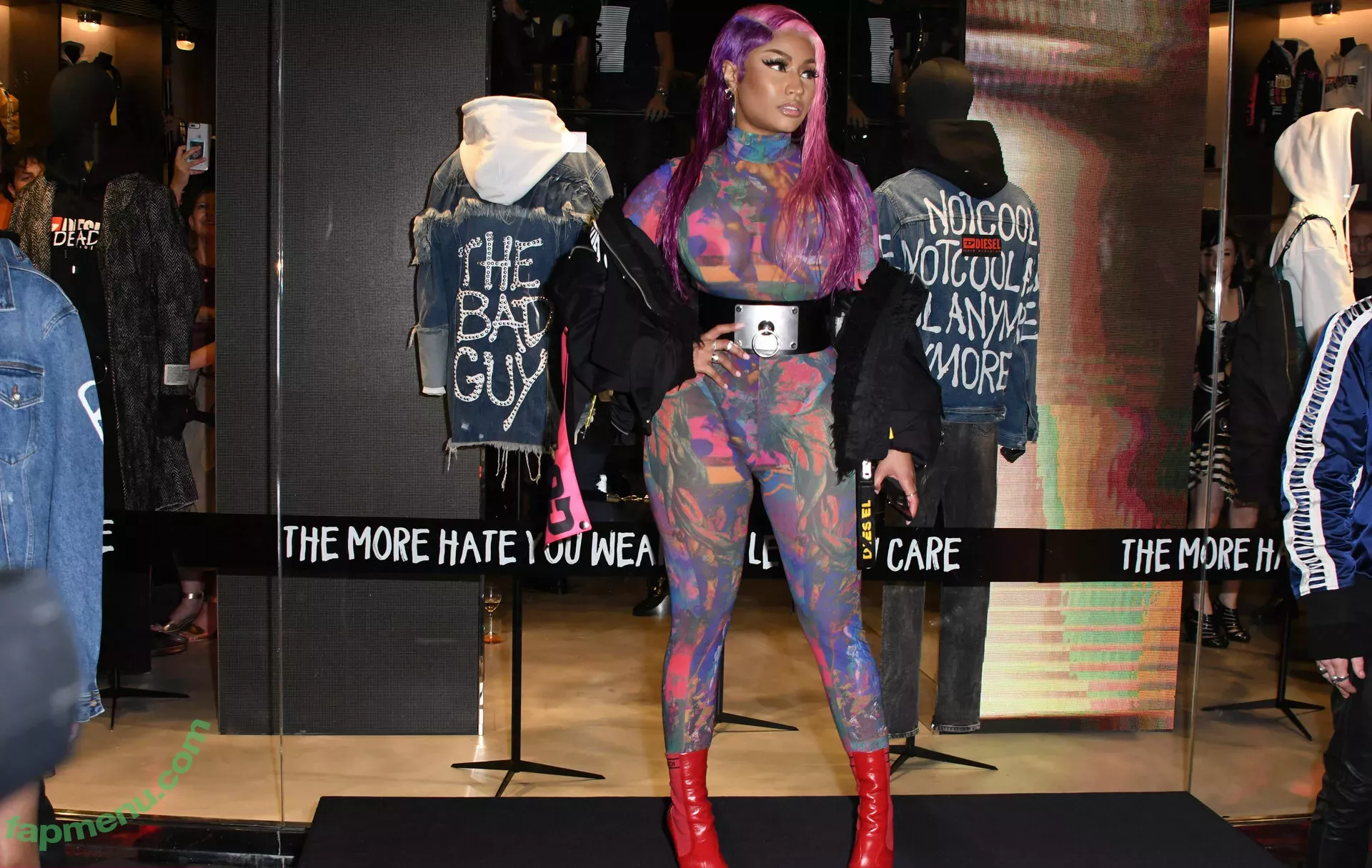 Nicki Minaj nude photo #0224 (nickiminaj)