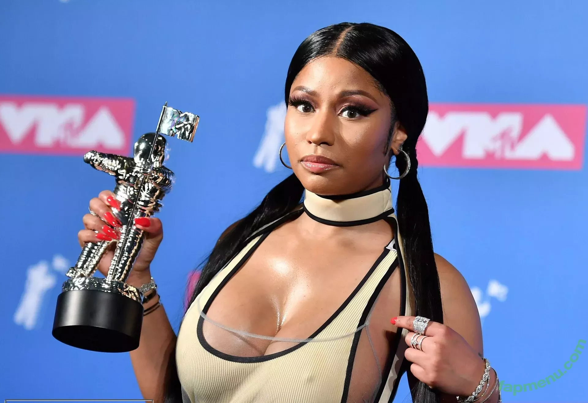 Nicki Minaj nude photo #0300 (nickiminaj)