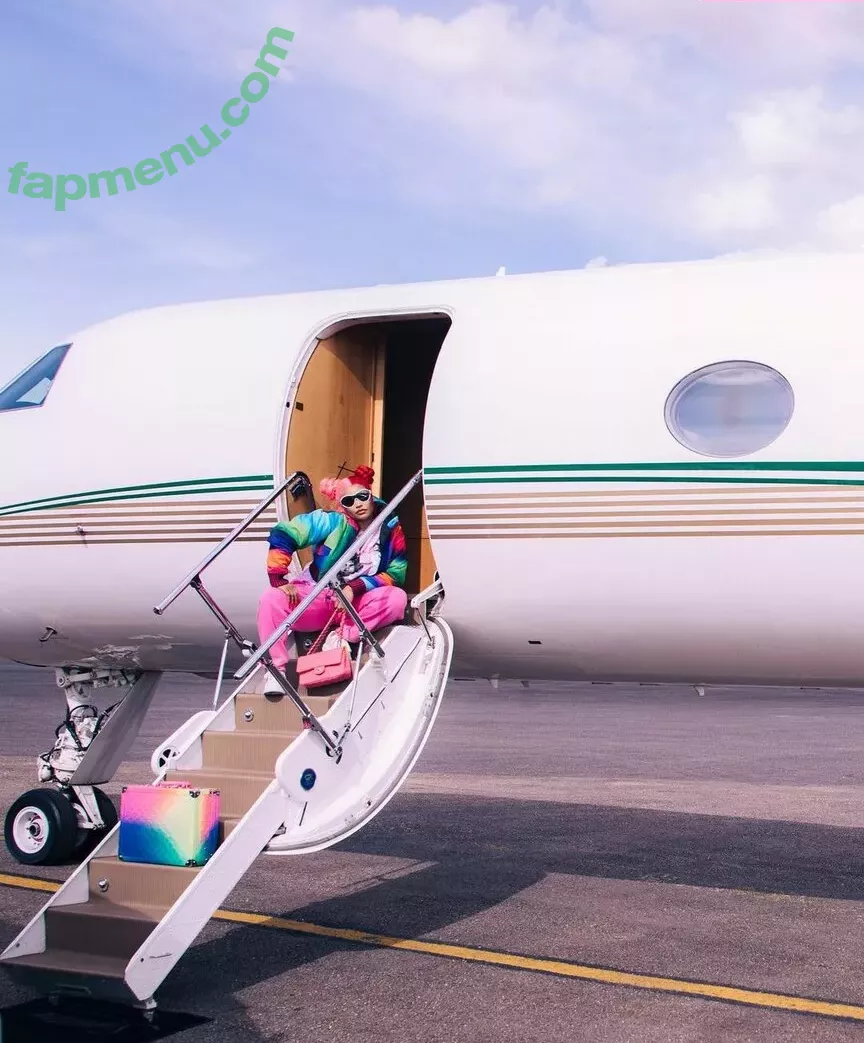 Nicki Minaj nude photo #0321 (nickiminaj)