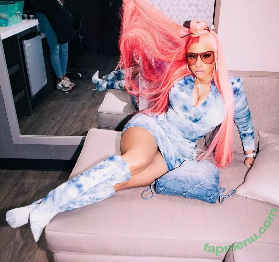 Nicki Minaj nude photo #0330 (nickiminaj)