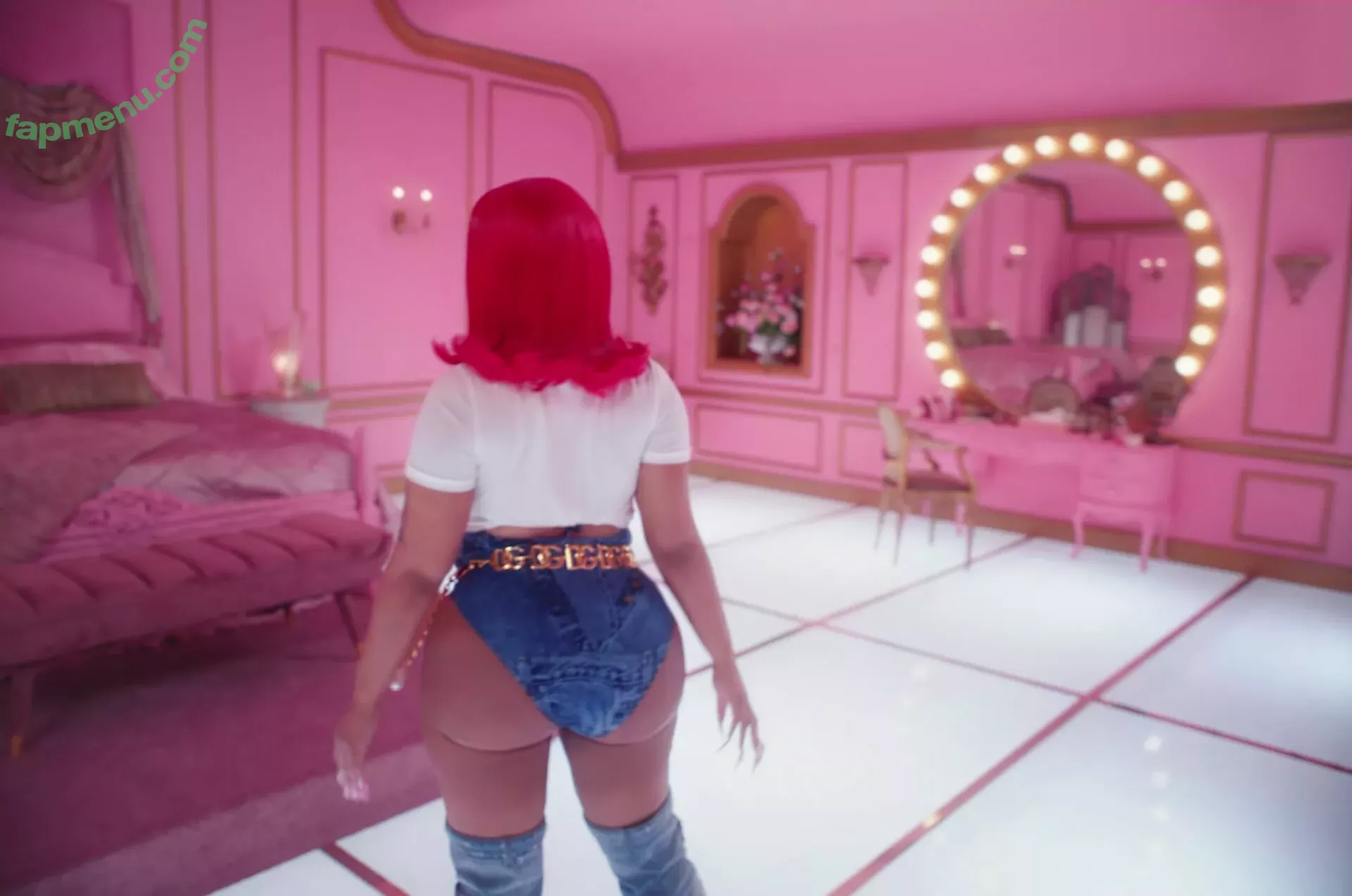 Nicki Minaj nude photo #0404 (nickiminaj)