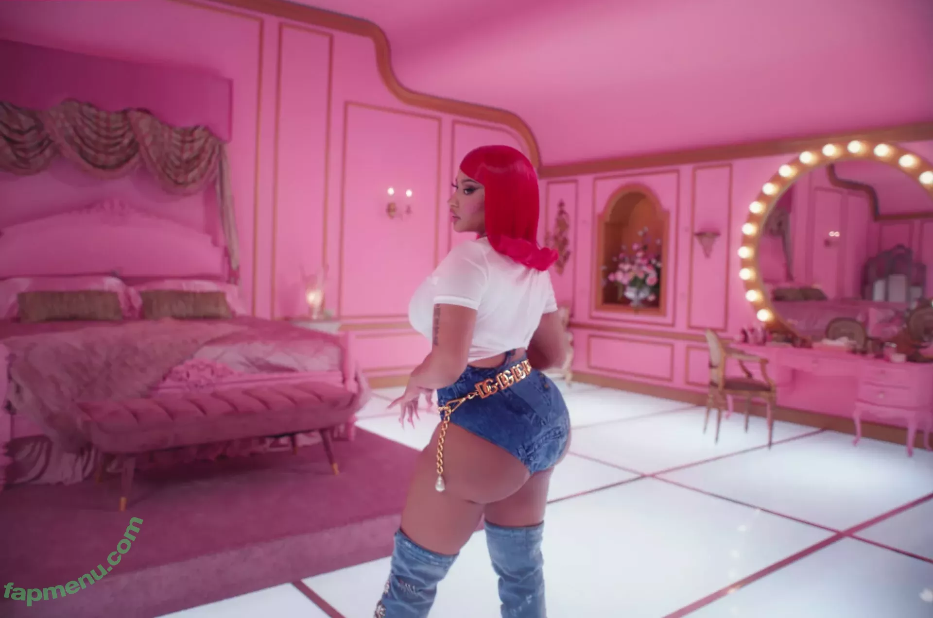 Nicki Minaj nude photo #0405 (nickiminaj)