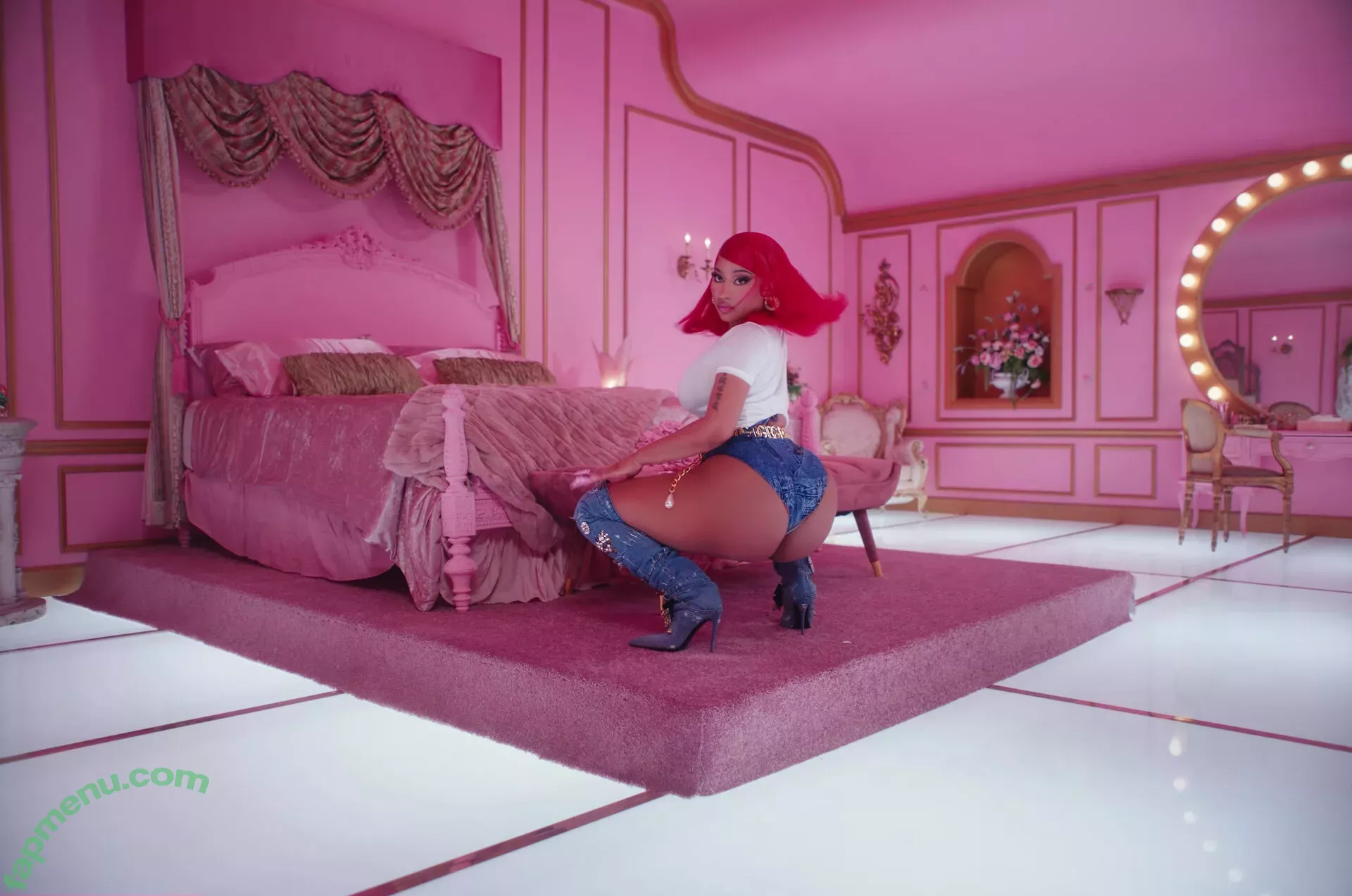 Nicki Minaj nude photo #0408 (nickiminaj)