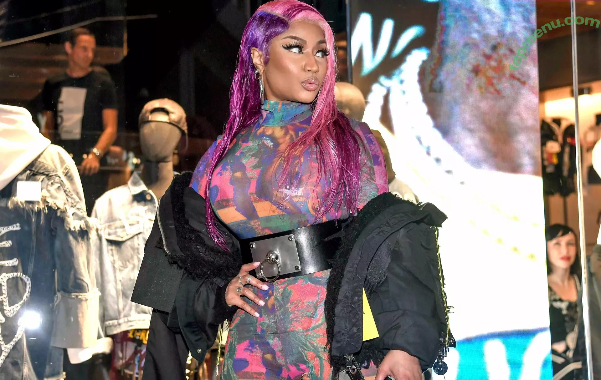 Nicki Minaj nude photo #0439 (nickiminaj)