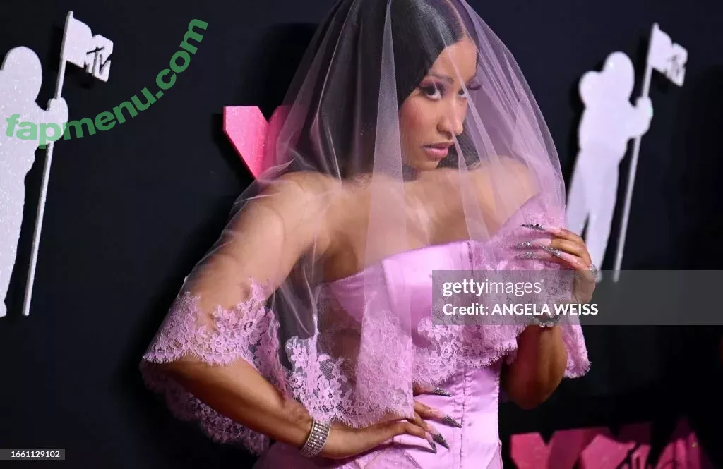 Nicki Minaj nude photo #0503 (nickiminaj)