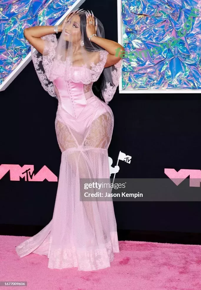 Nicki Minaj nude photo #0507 (nickiminaj)