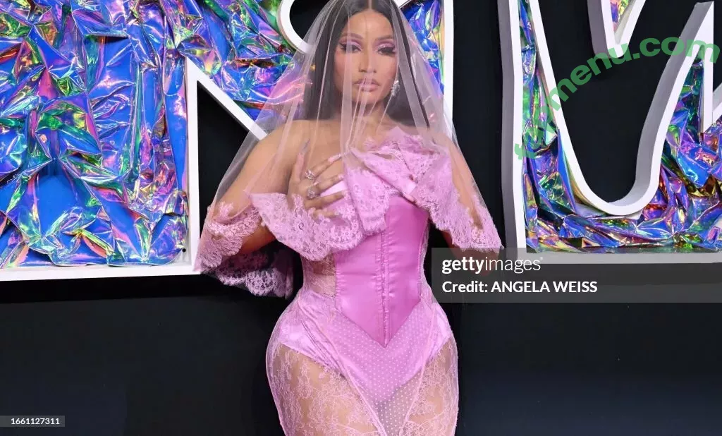 Nicki Minaj nude photo #0510 (nickiminaj)