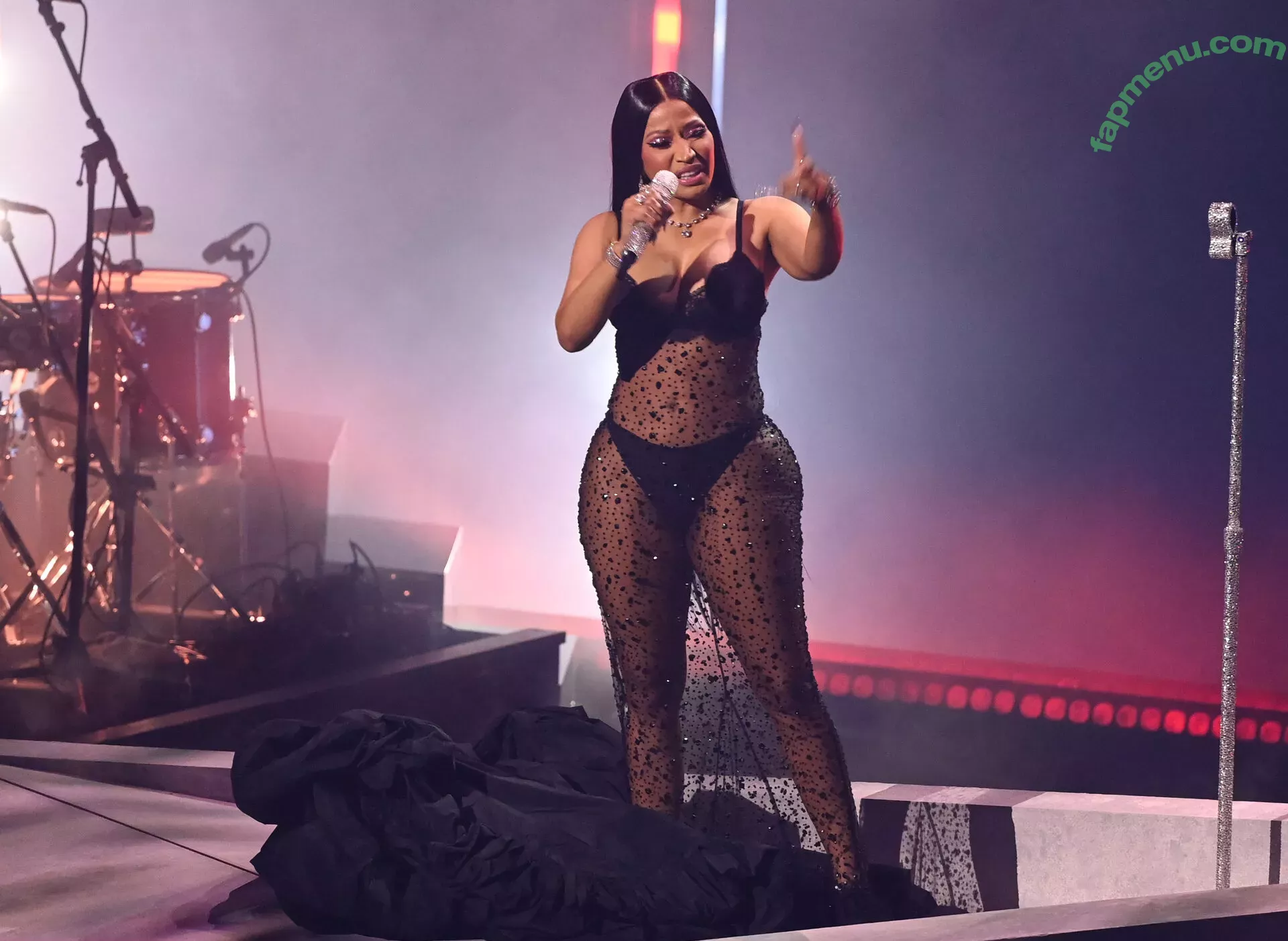 Nicki Minaj nude photo #0533 (nickiminaj)