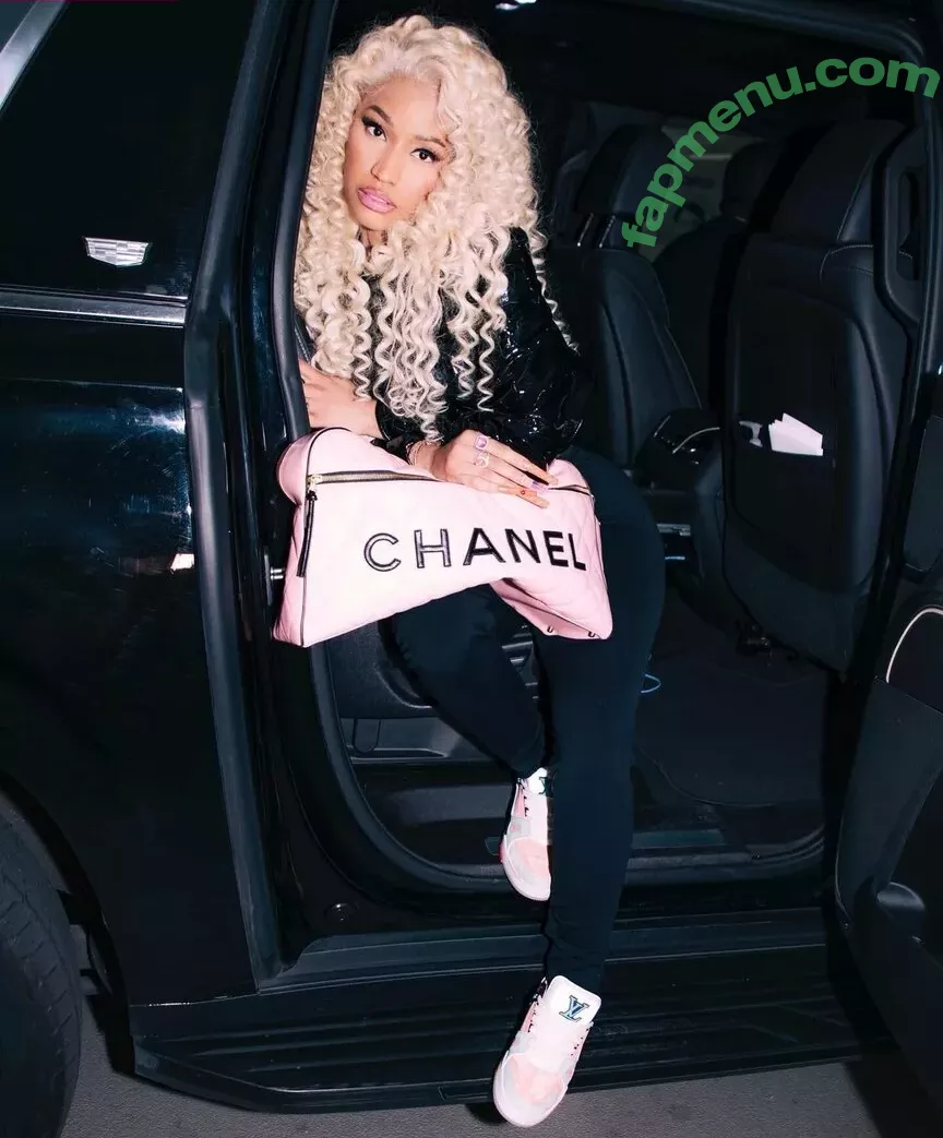 Nicki Minaj nude photo #0572 (nickiminaj)