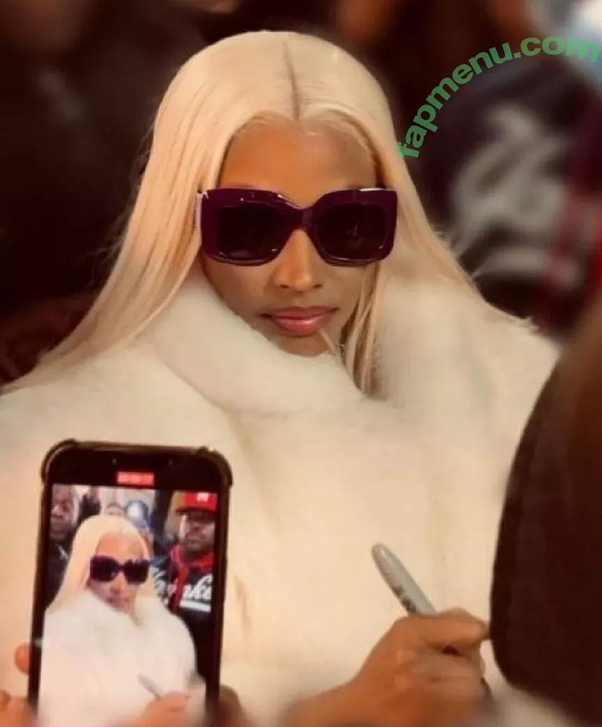 Nicki Minaj nude photo #0585 (nickiminaj)