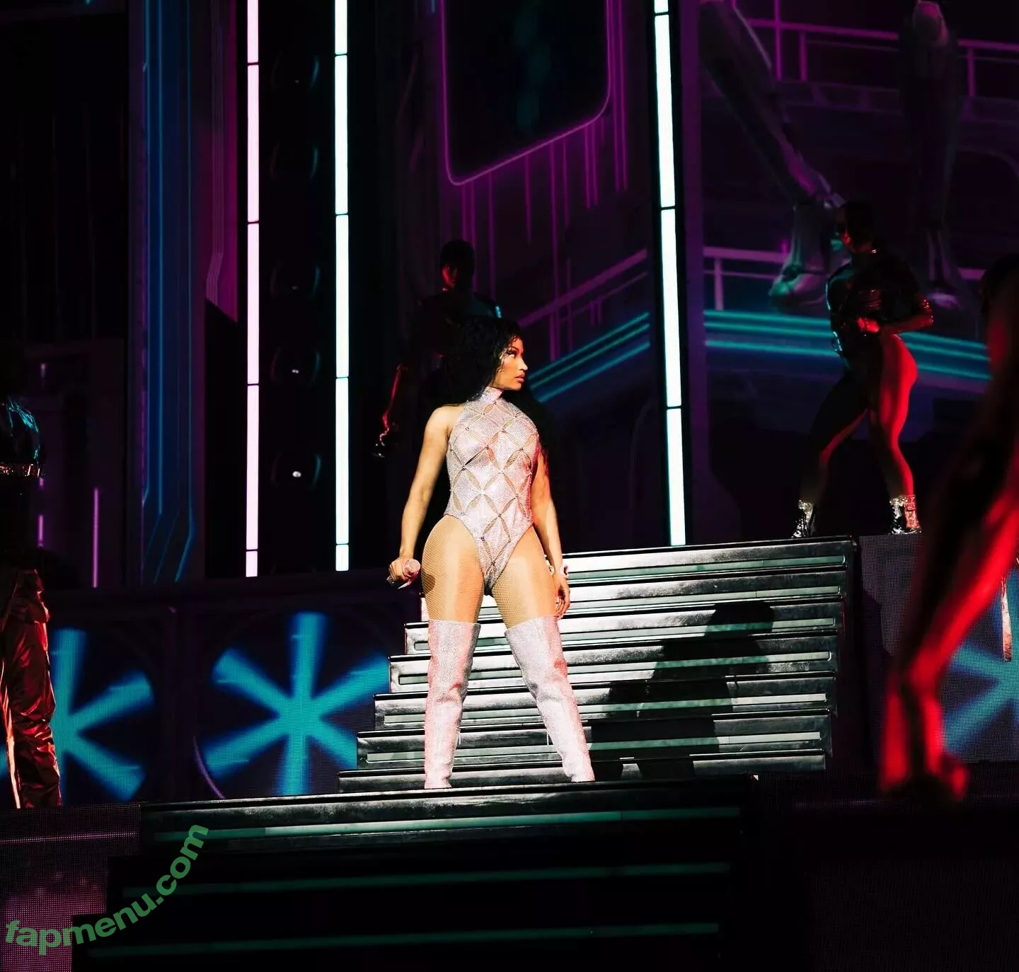 Nicki Minaj nude photo #0671 (nickiminaj)