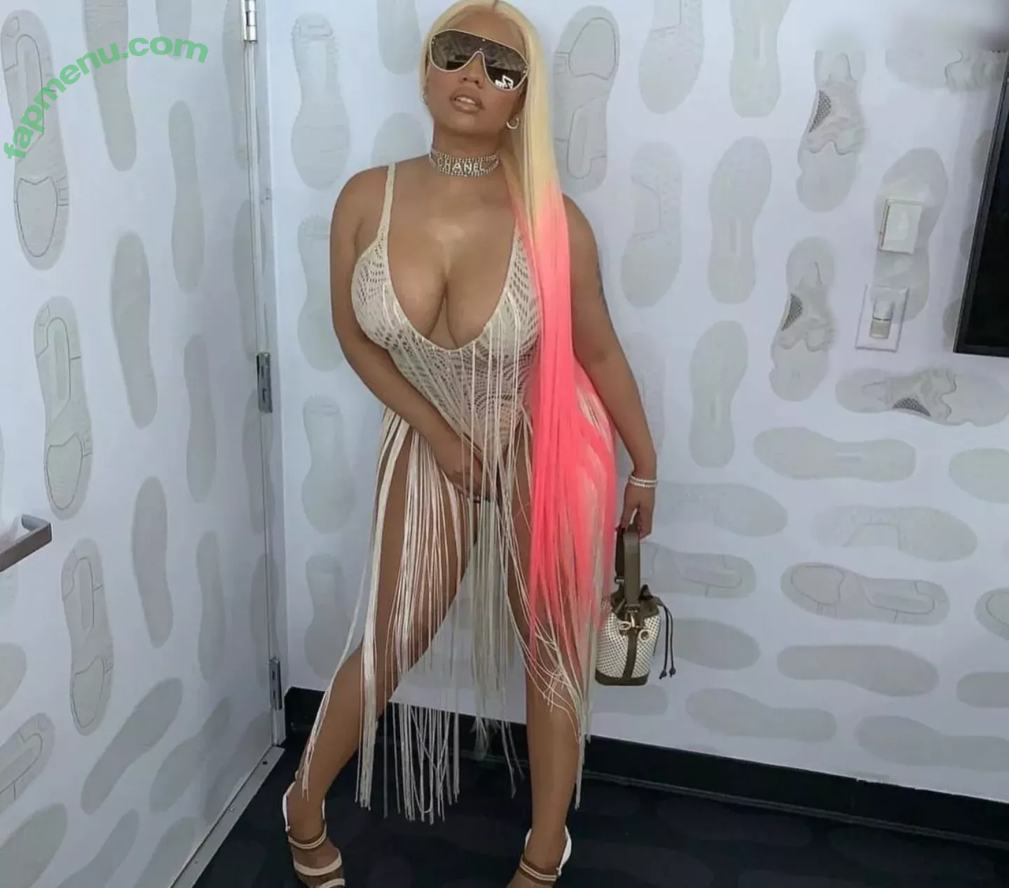 Nicki Minaj nude photo #0935 (nickiminaj)
