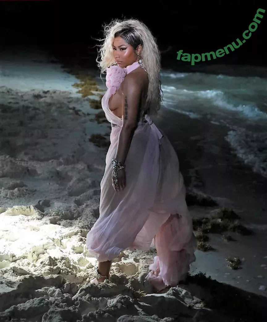 Nicki Minaj nude photo #1091 (nickiminaj)