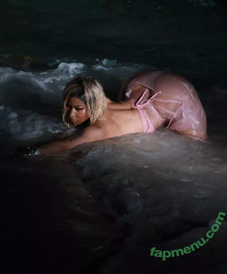 Nicki Minaj nude photo #1092 (nickiminaj)