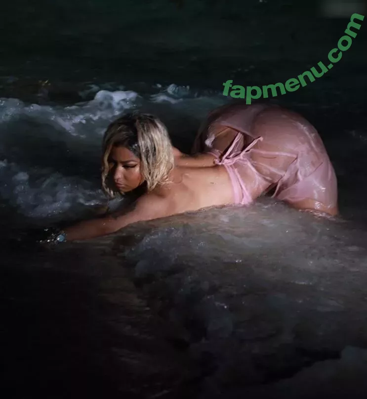 Nicki Minaj nude photo #1197 (nickiminaj)