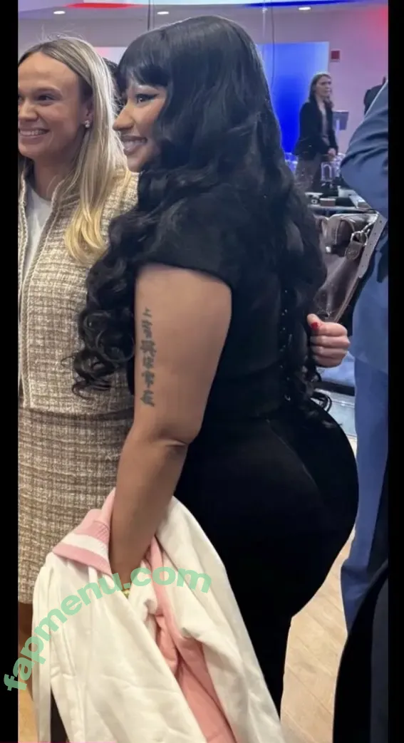 Nicki Minaj nude photo #1358 (nickiminaj)