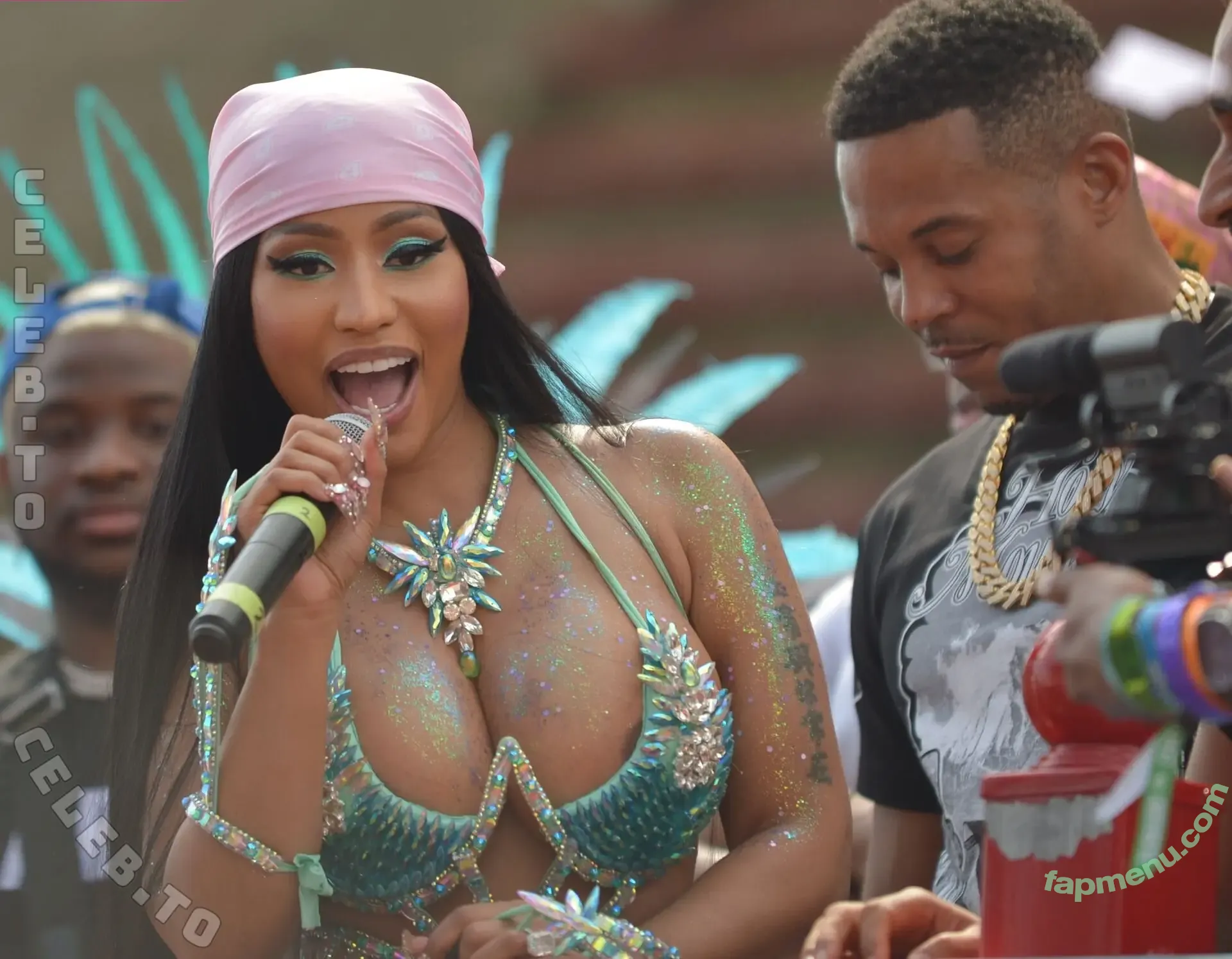 Nicki Minaj nude photo #1365 (nickiminaj)