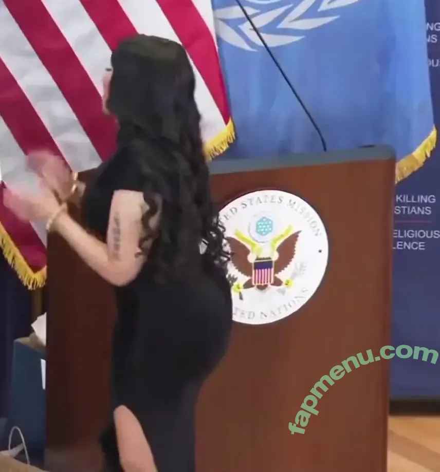 Nicki Minaj nude photo #1390 (nickiminaj)