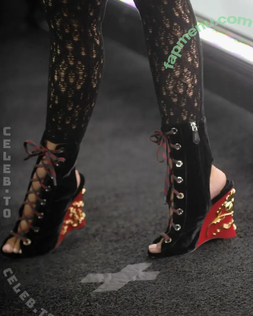 Nicki Minaj nude photo #1421 (nickiminaj)