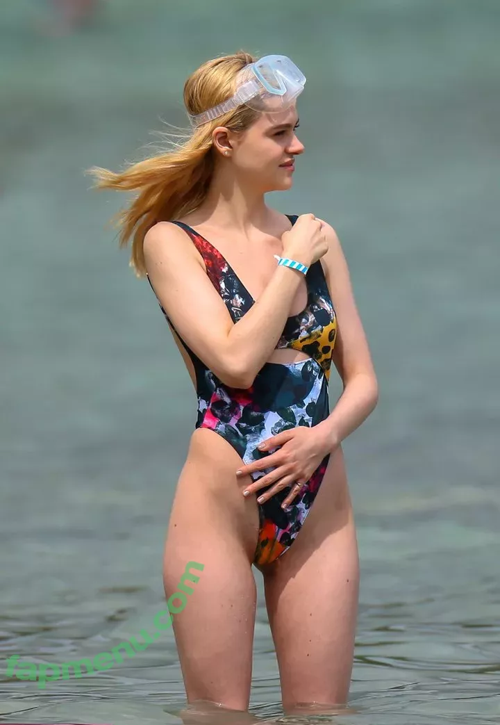 Nicola Peltz nude photo #0055 (nicolaannepeltz)