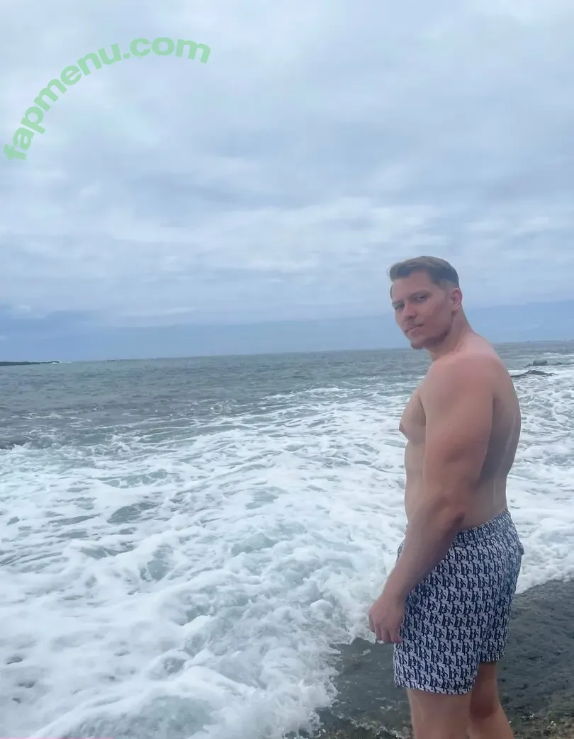 nicolasferringtonfree nude photo #0001 (nicolas_ferrington_of)