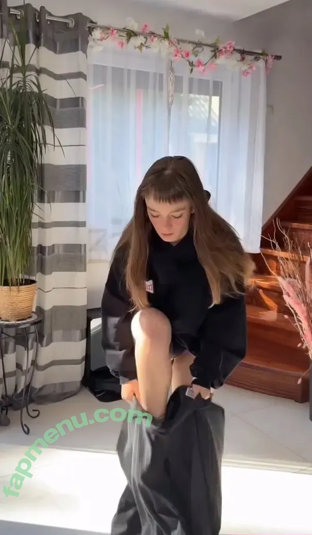 Nicole Czuj nude photo #0047 (czuj.nicki)