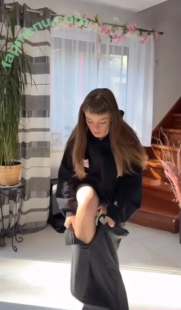 Nicole Czuj nude photo #0049 (czuj.nicki)