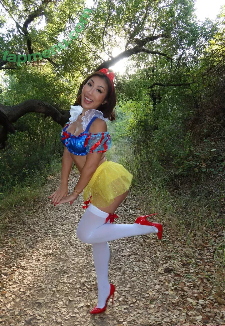 Nicole Doshi nude photo #1453 (nicoledoshi / nicoledoshiofficial / therealnicoledoshi / yesdoshi)